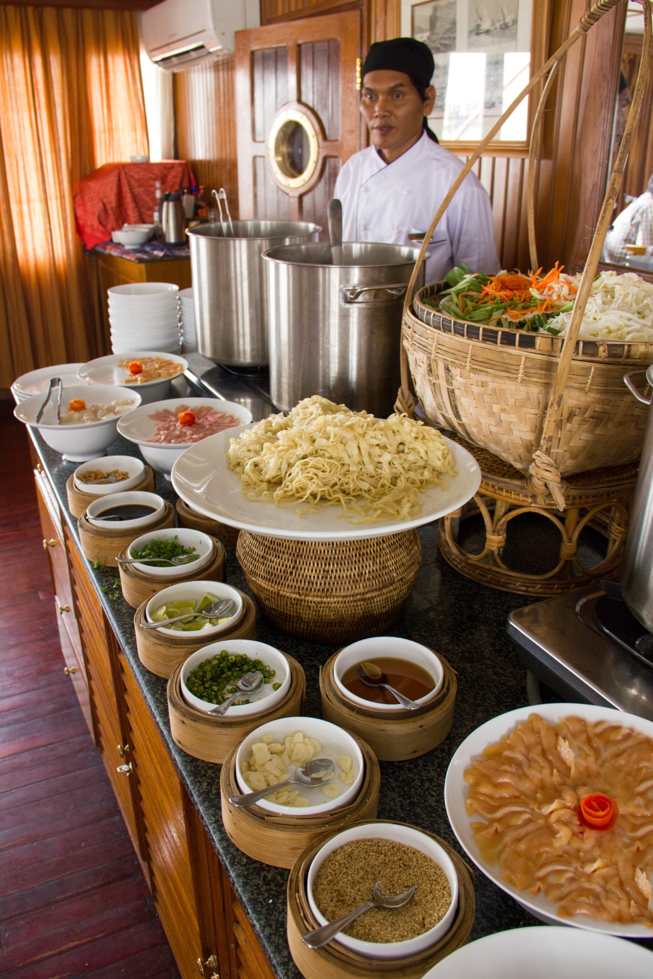 Pandaw RV Pandaw II Buffet.jpg